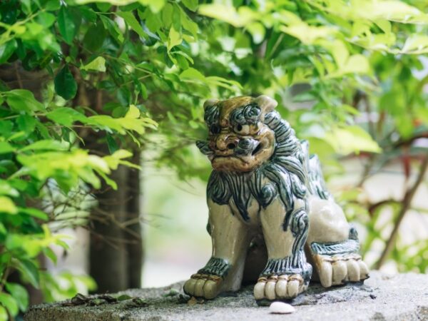 なぜ「家の入口」にシーサーは置かれるのか？