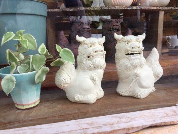 シーサーが贈り物として、今も受け継がれている理由は？