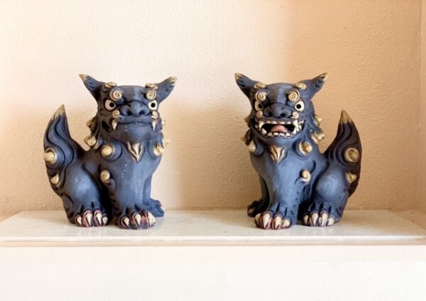 口を開けたシーサーと閉じたシーサーの意味は？