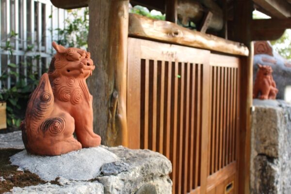 玄関という場所が持つ意味とシーサーの相性は?