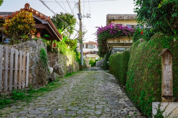 シーサーの玄関における伝統的な置き方は?