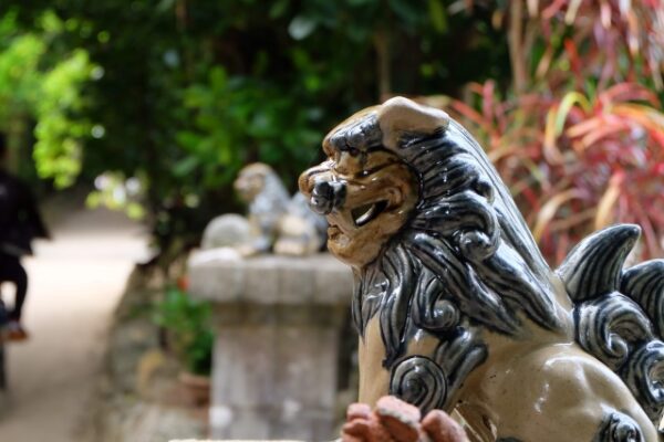 シーサーの起源は？置物でも神様でもない存在？