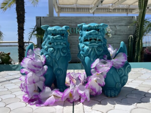 口を開けたシーサーと閉じたシーサーの意味は？