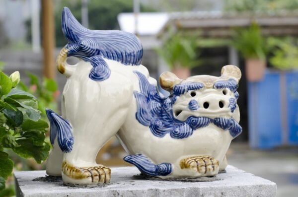 シーサーを玄関の内側と外側に置く場合の違いは？