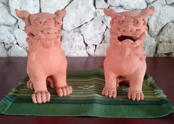 なぜ、人はシーサーを「玄関」に置きたくなるのか？