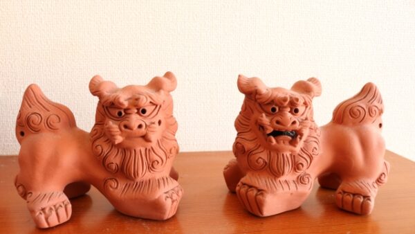 玄関の中に置くシーサーのサイズ感はどれくらい？