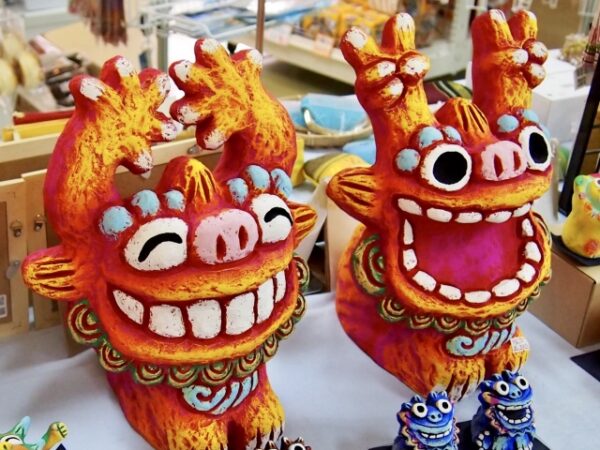 「赤色」のシーサーが持つ意味と特徴は?