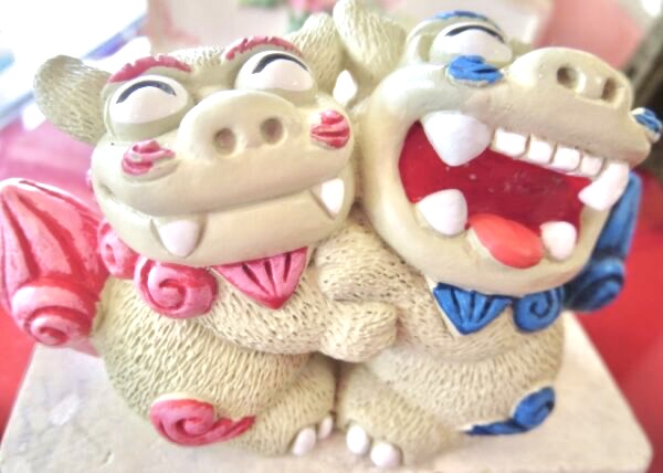 「ピンク色」のシーサーが持つ意味と特徴は?